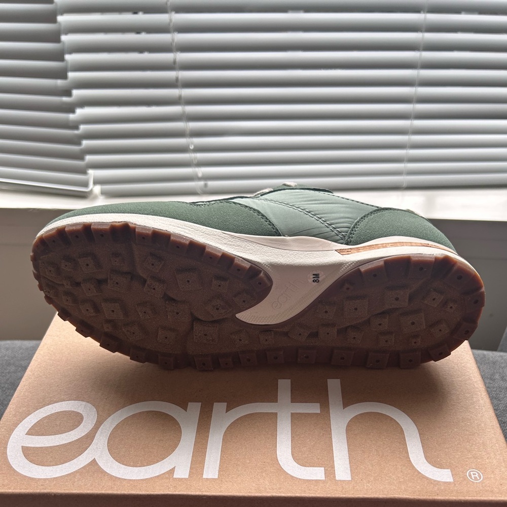 Earth 

Maren Casual Lace-Up Sneakers - Picture 4 of 4